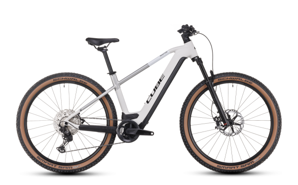 Cube Reaction Hybrid SLT 750